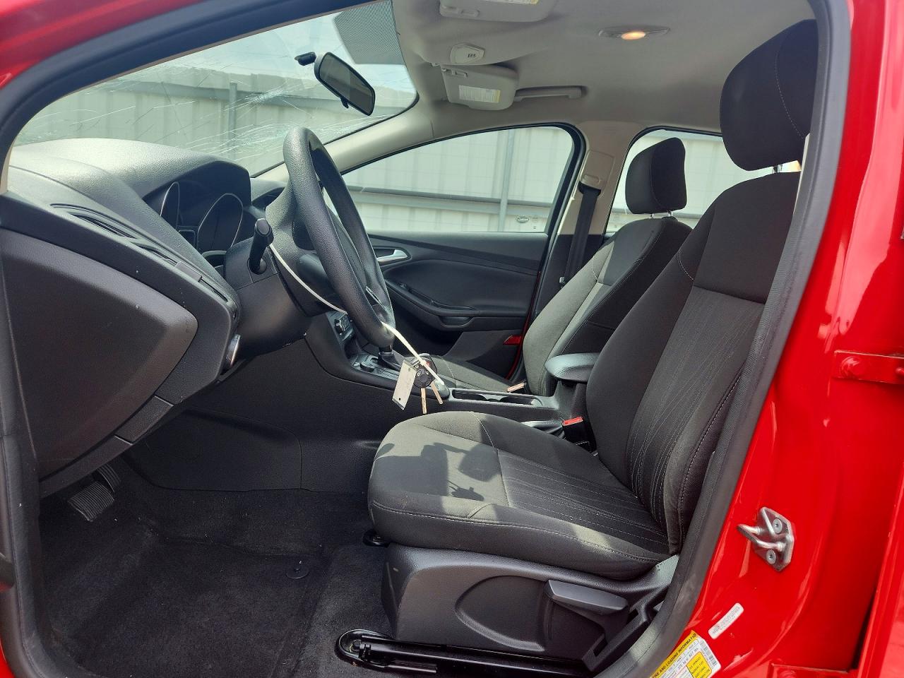 2017 FORD FOCUS SE photo 13