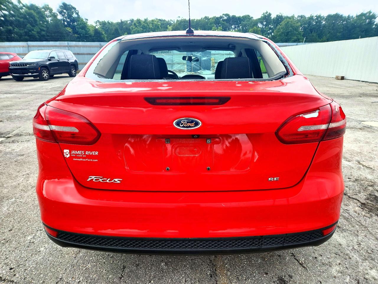 2017 FORD FOCUS SE photo 11