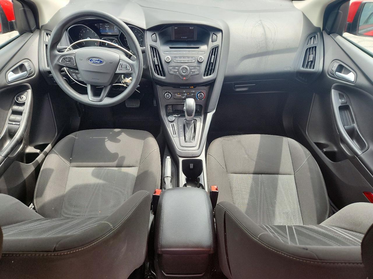 2017 FORD FOCUS SE photo 15