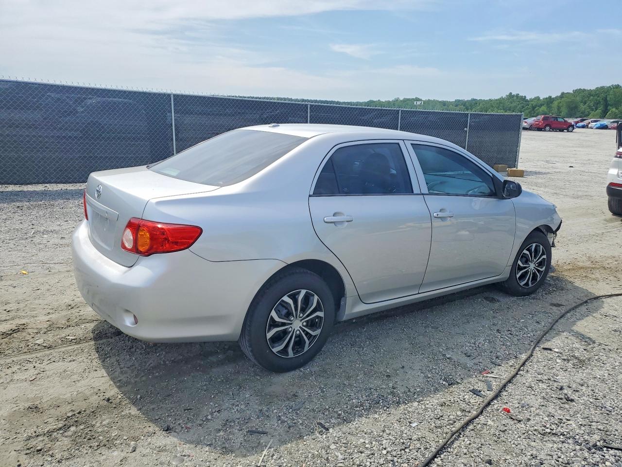 2010 TOYOTA COROLLA BASE photo 3