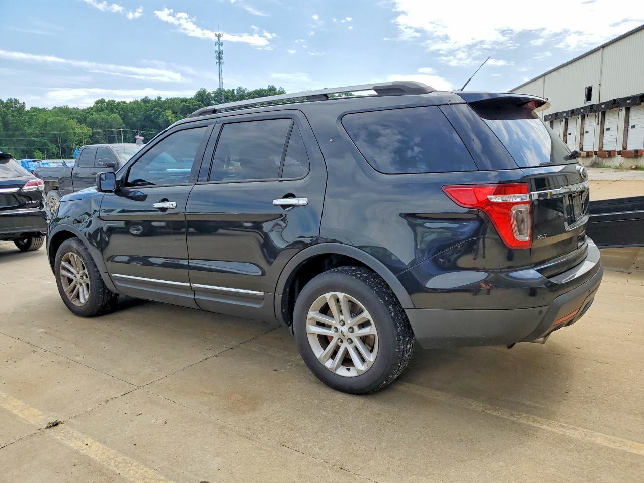 2014 FORD EXPLORER XLT photo 2