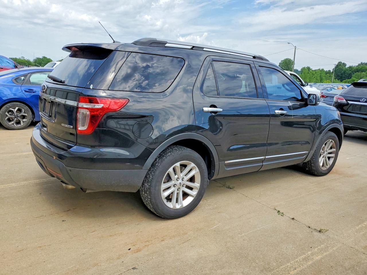 2014 FORD EXPLORER XLT photo 3