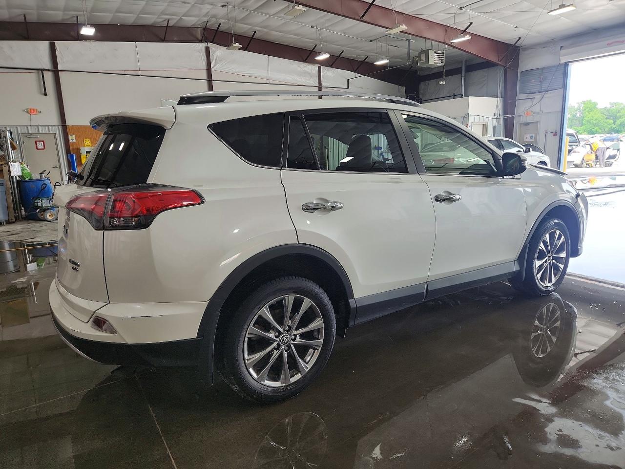2018 TOYOTA RAV4 LIMITED photo 3