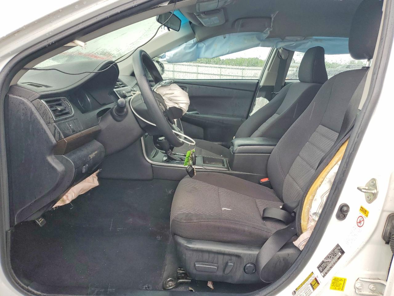 2017 TOYOTA CAMRY LE photo 7