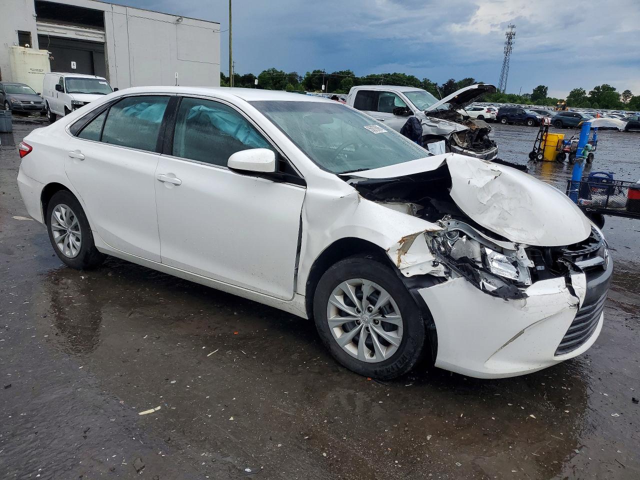 2017 TOYOTA CAMRY LE photo 4