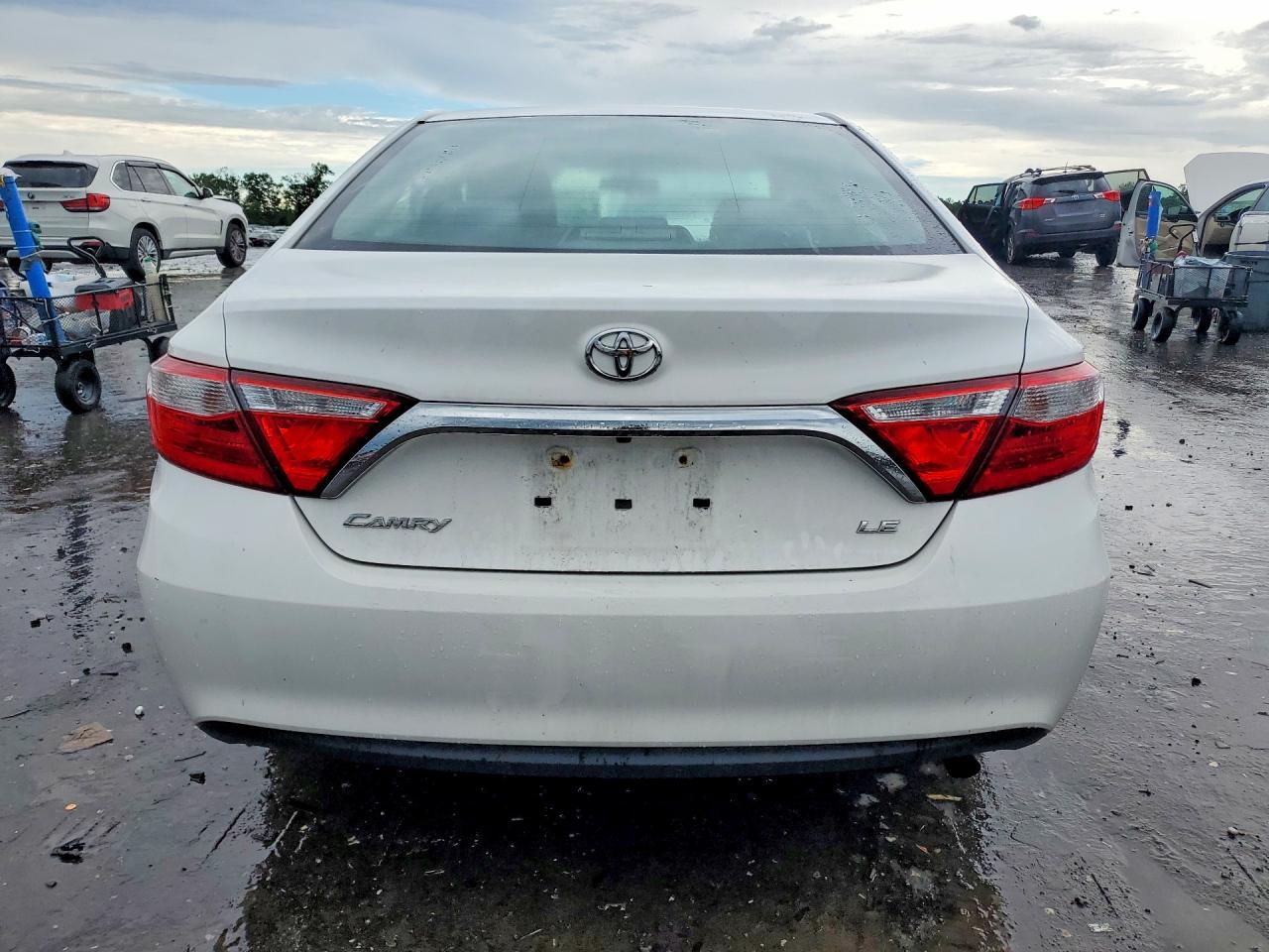 2017 TOYOTA CAMRY LE photo 6