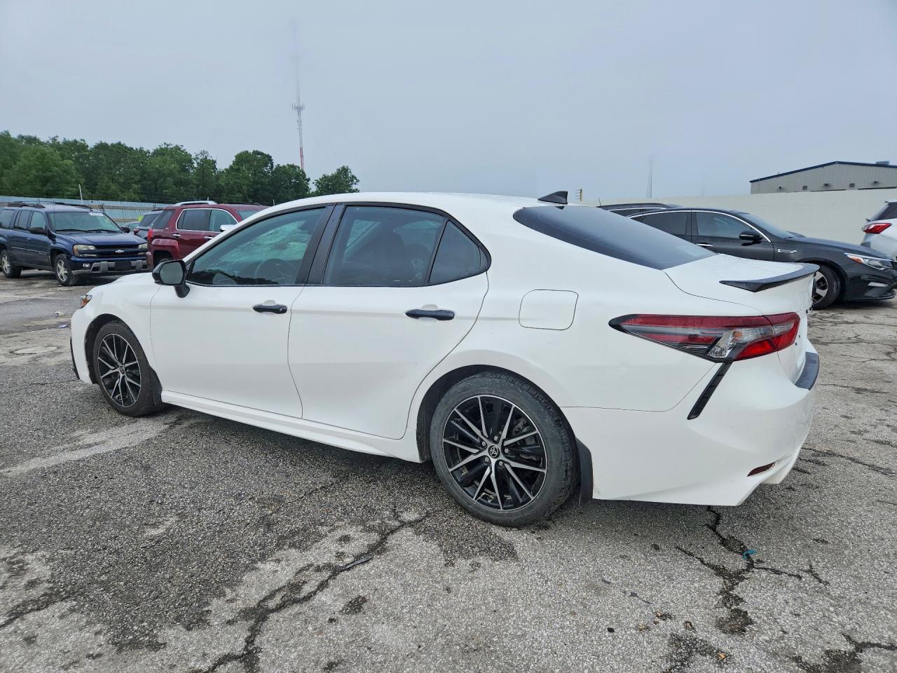 2021 TOYOTA CAMRY SE NIGHTSHADE photo 3