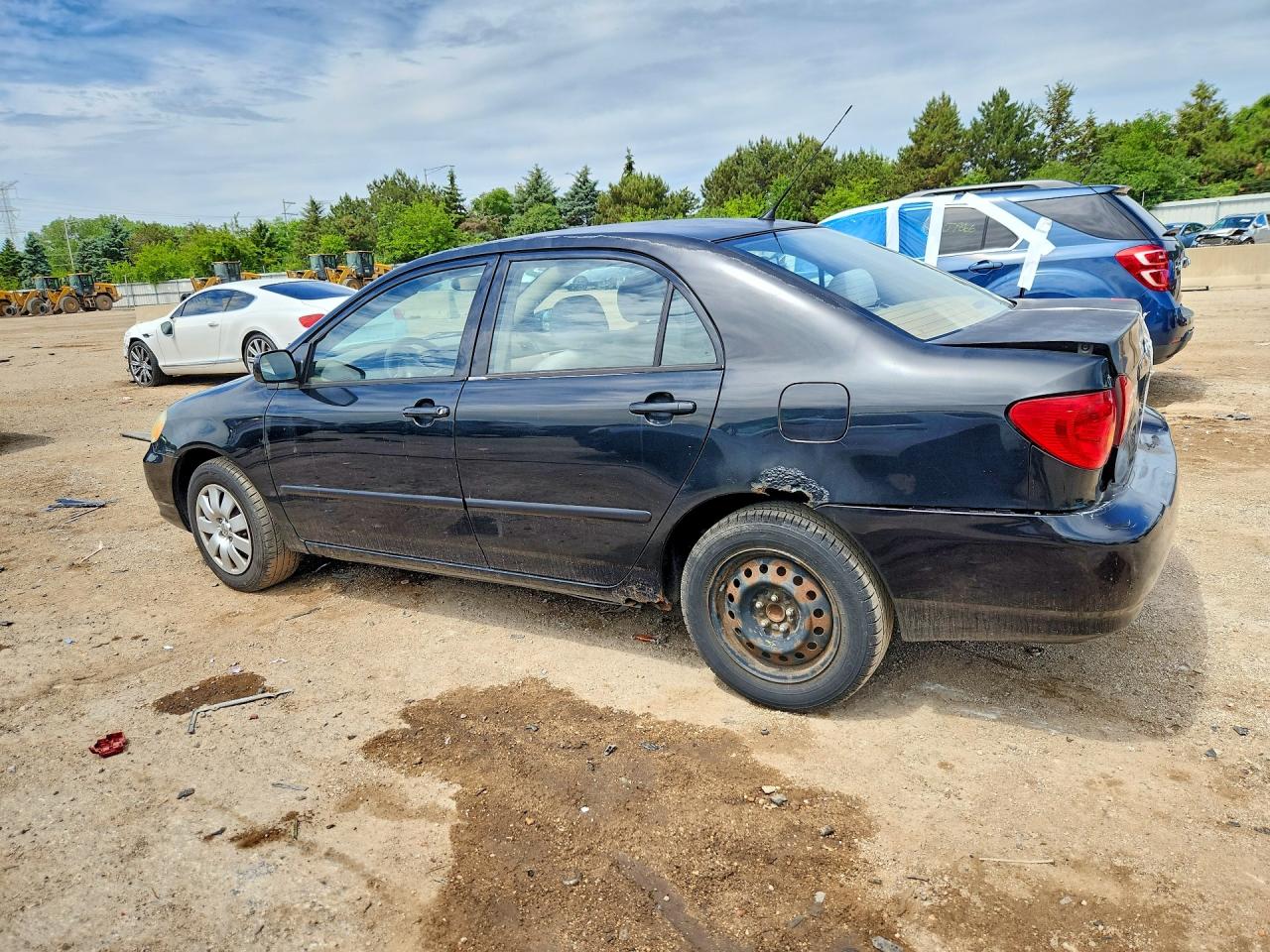 2004 TOYOTA COROLLA LE photo 3