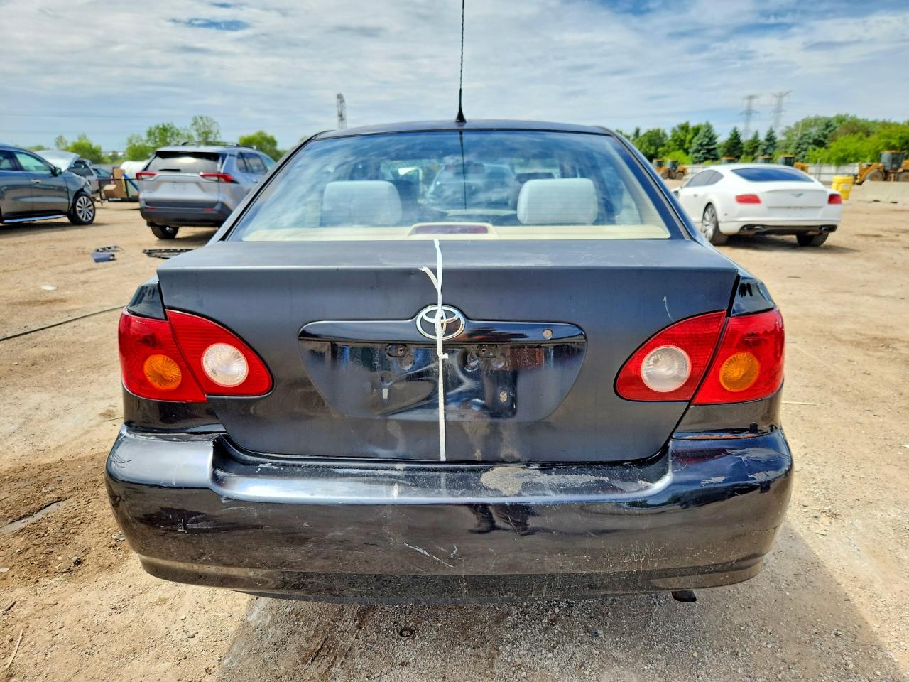 2004 TOYOTA COROLLA LE photo 11