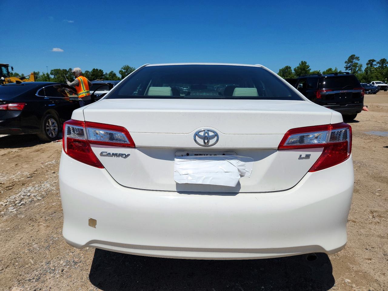 2012 TOYOTA CAMRY LE photo 11