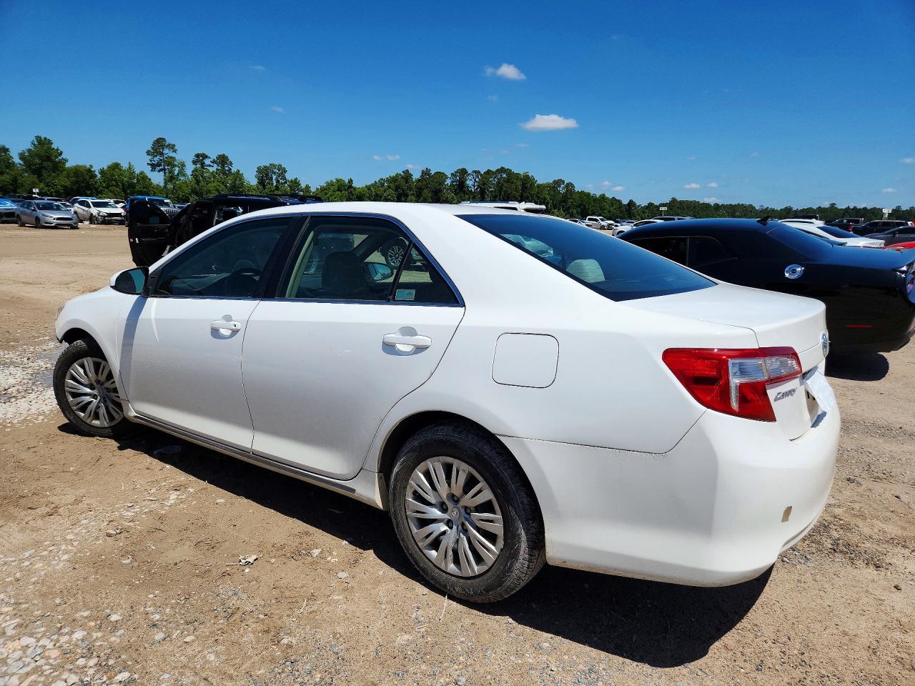 2012 TOYOTA CAMRY LE photo 3