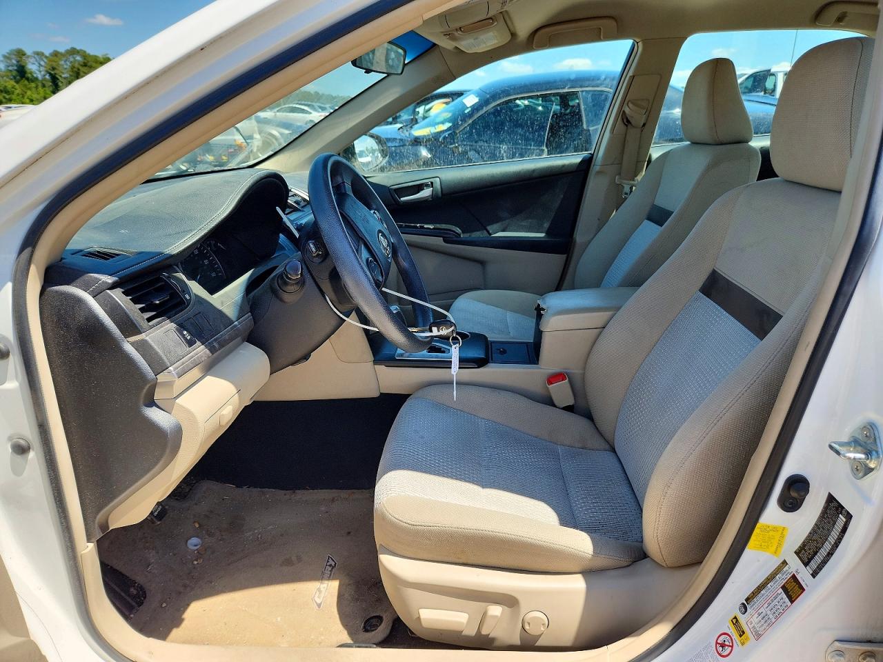 2012 TOYOTA CAMRY LE photo 13
