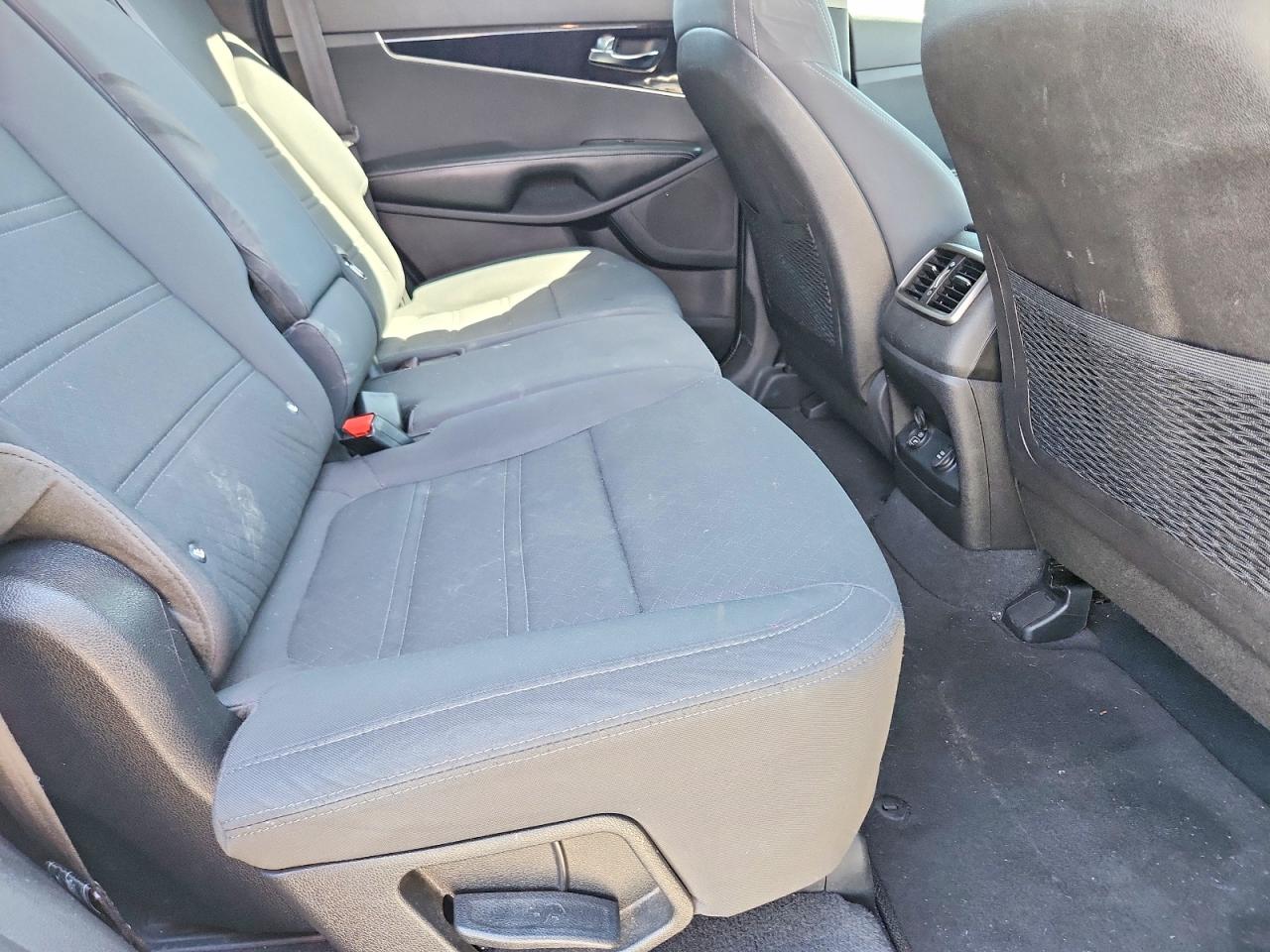2016 KIA SORENTO LX photo 31