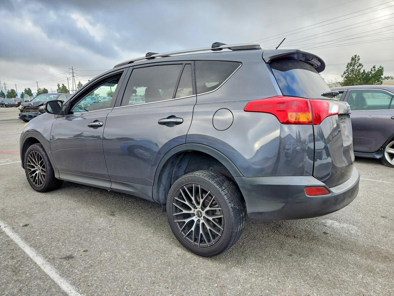 2014 TOYOTA RAV4 XLE photo 3