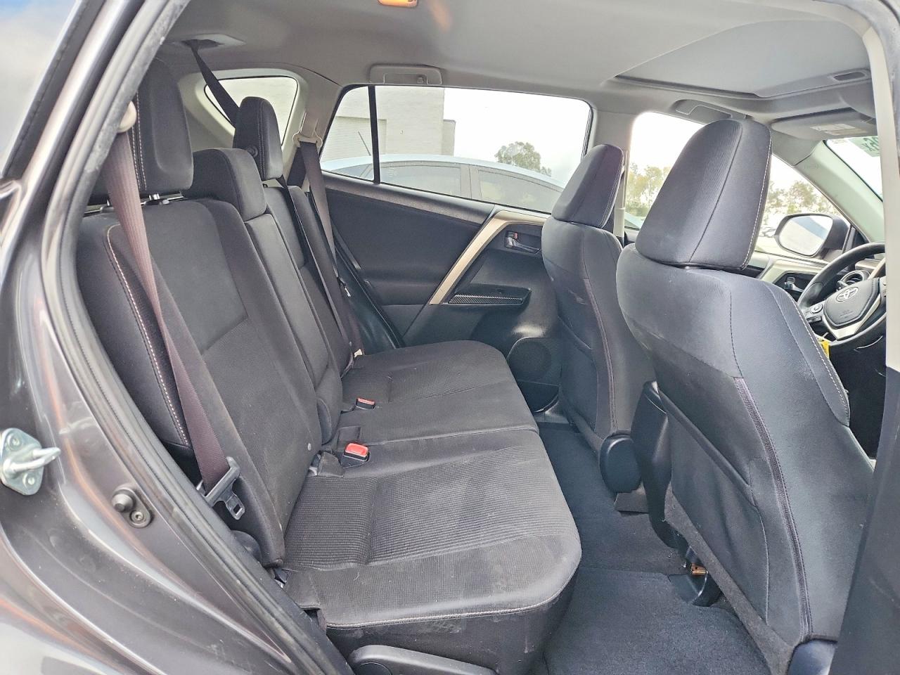 2014 TOYOTA RAV4 XLE photo 19