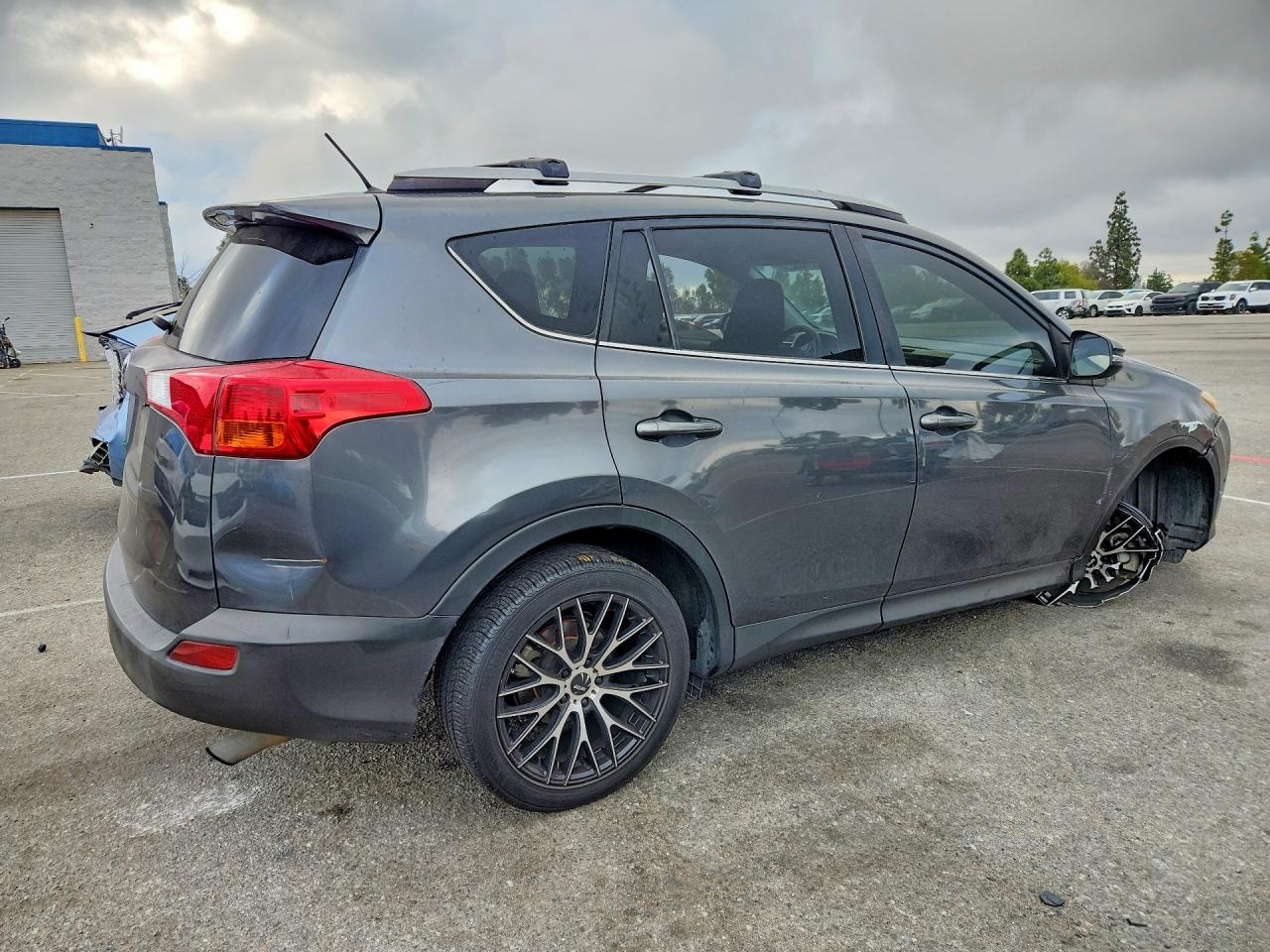 2014 TOYOTA RAV4 XLE photo 5