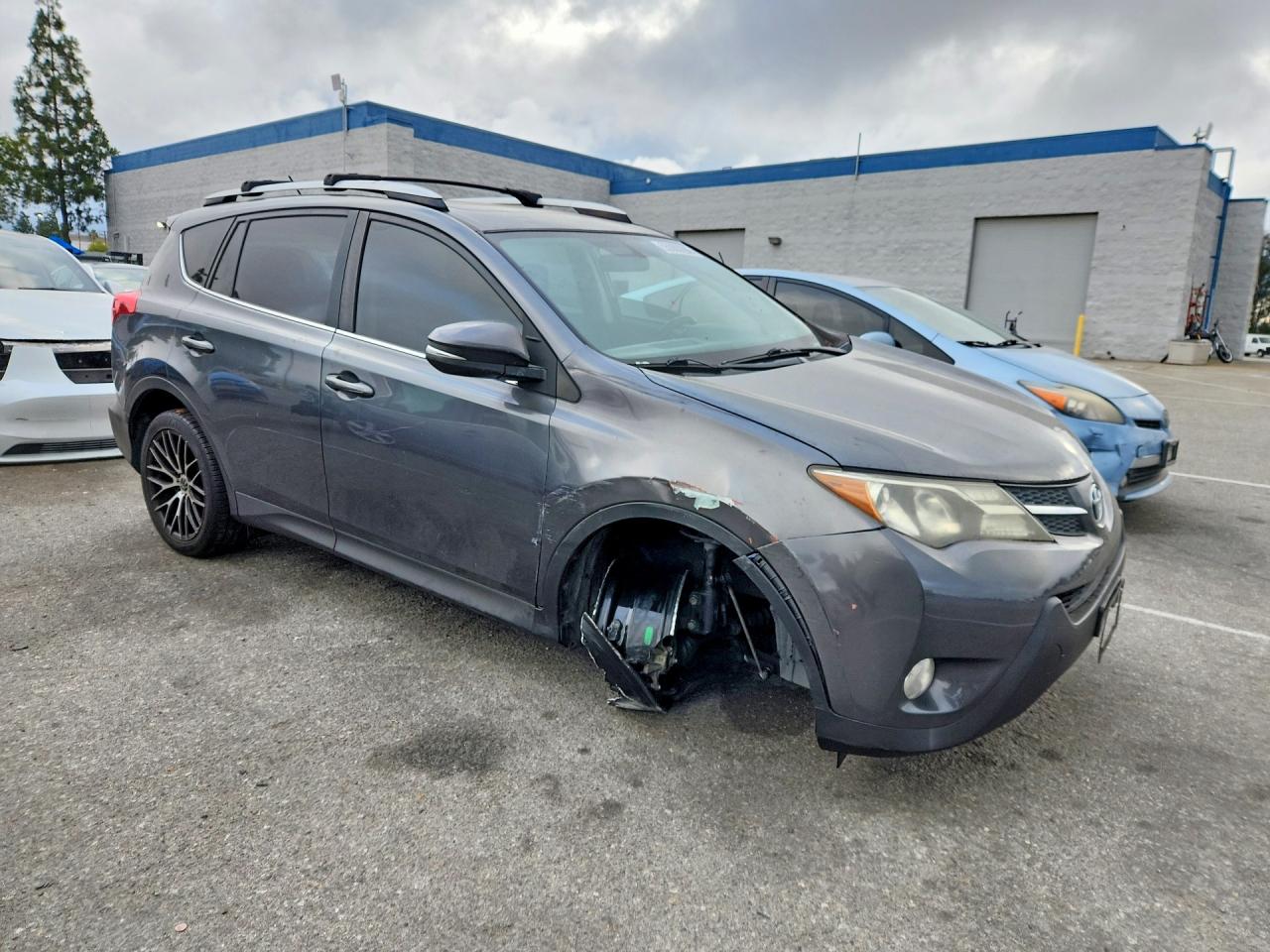2014 TOYOTA RAV4 XLE photo 7