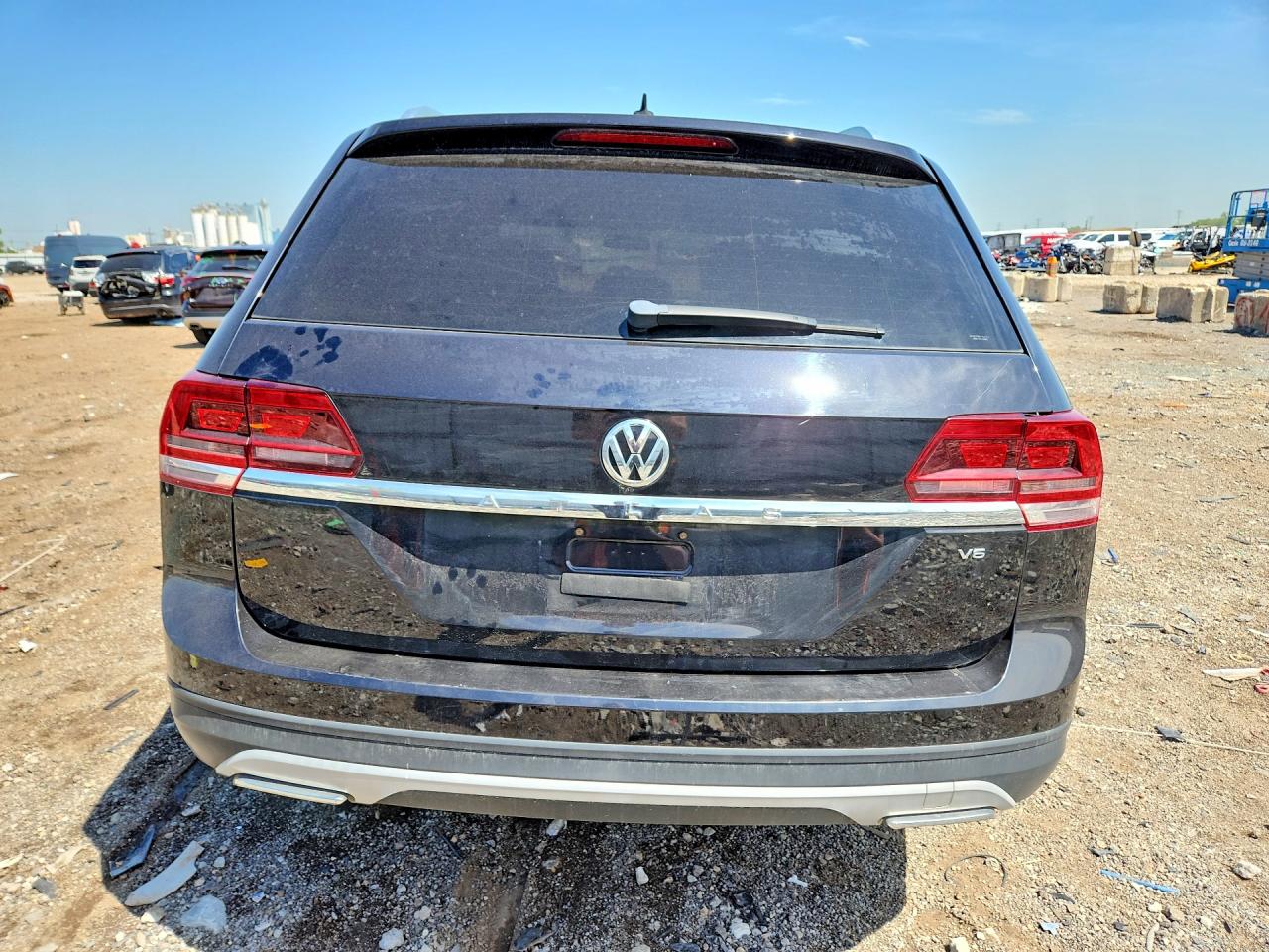 2018 VOLKSWAGEN ATLAS photo 16