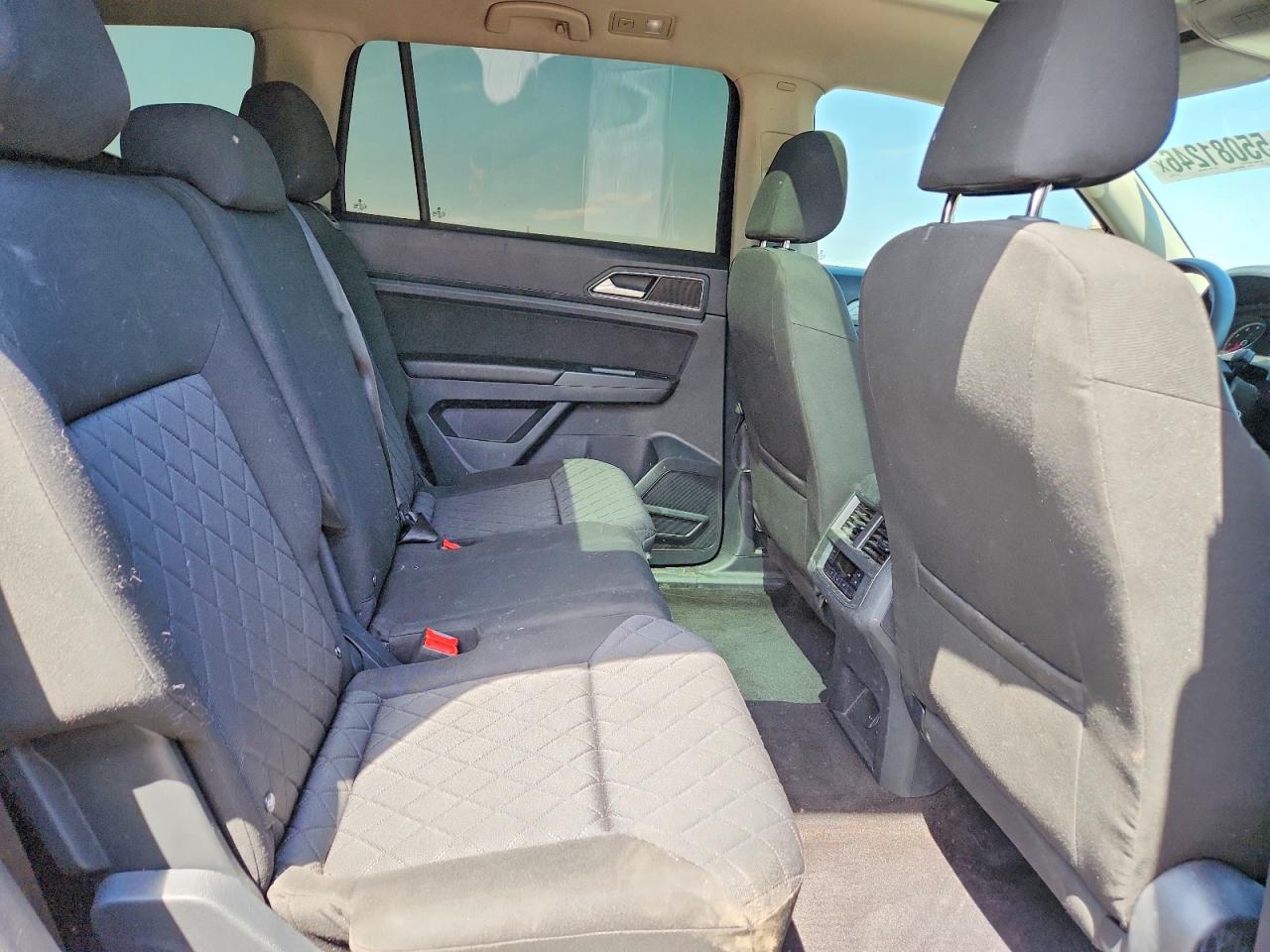 2018 VOLKSWAGEN ATLAS photo 31