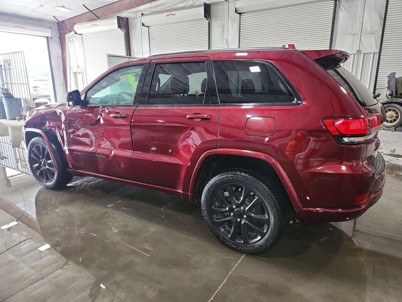 2018 JEEP GRAND CHEROKEE LAREDO photo 2