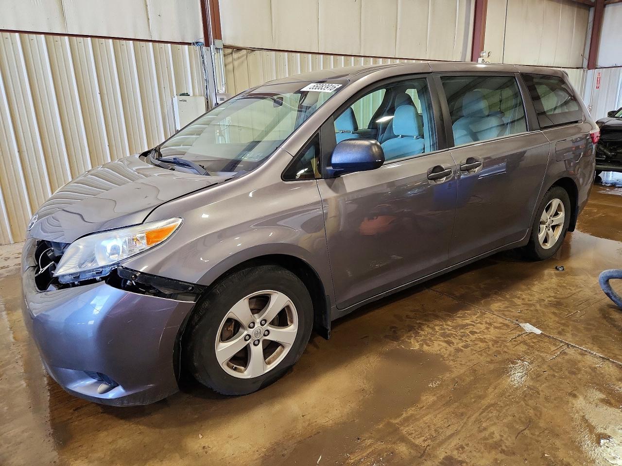 2017 TOYOTA SIENNA