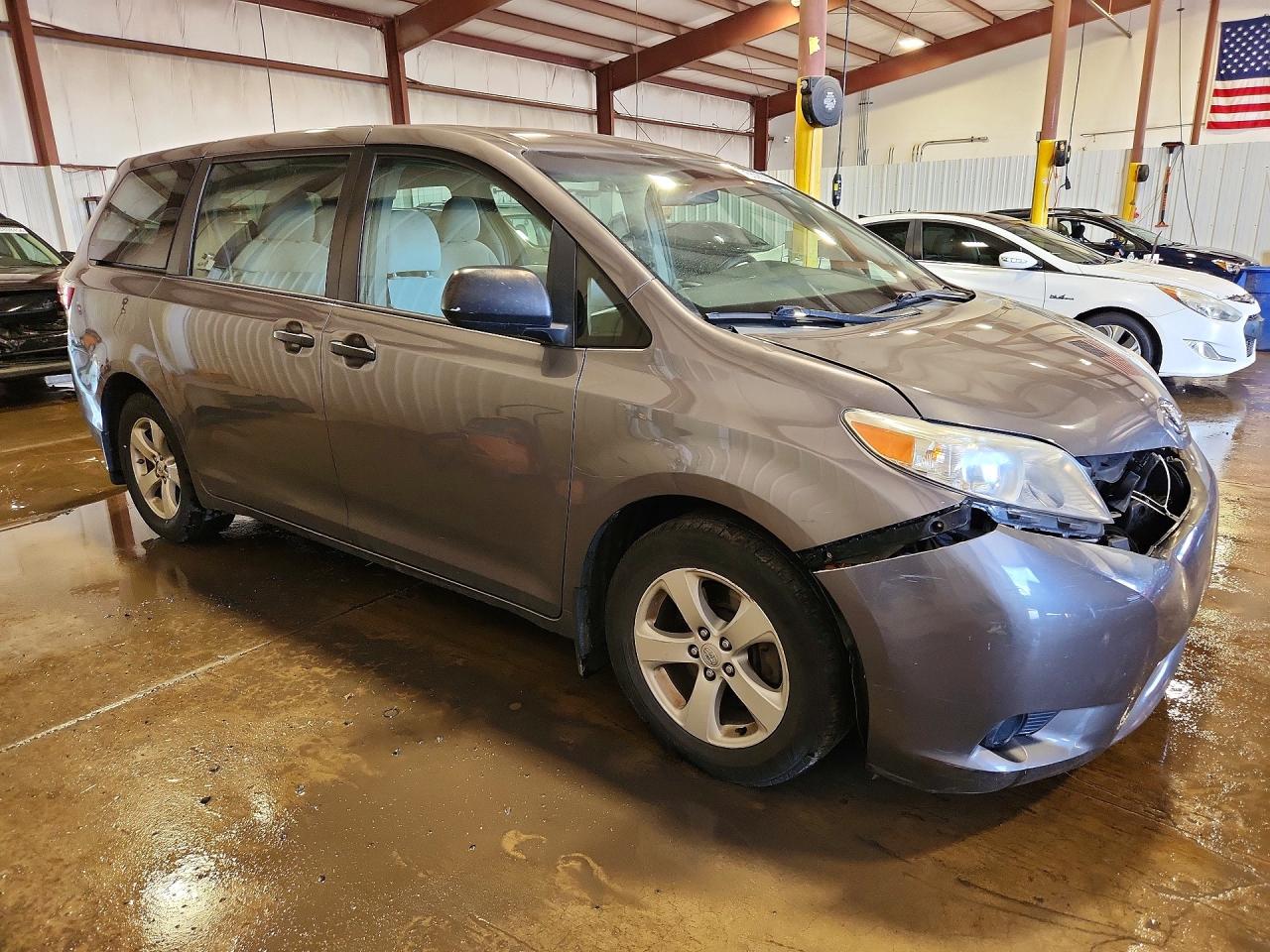 2017 TOYOTA SIENNA L 7-PASSENGER photo 7