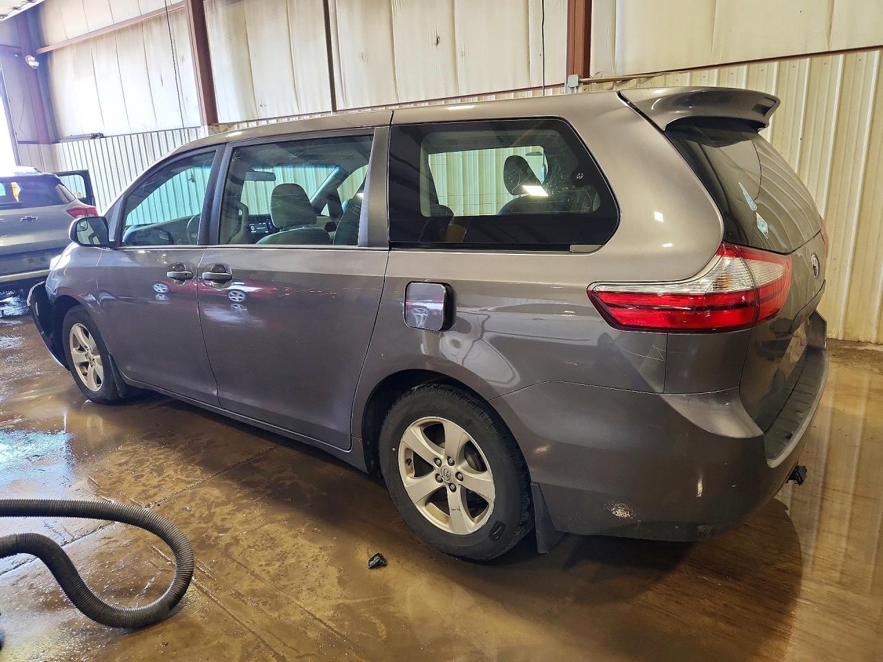 2017 TOYOTA SIENNA L 7-PASSENGER photo 3