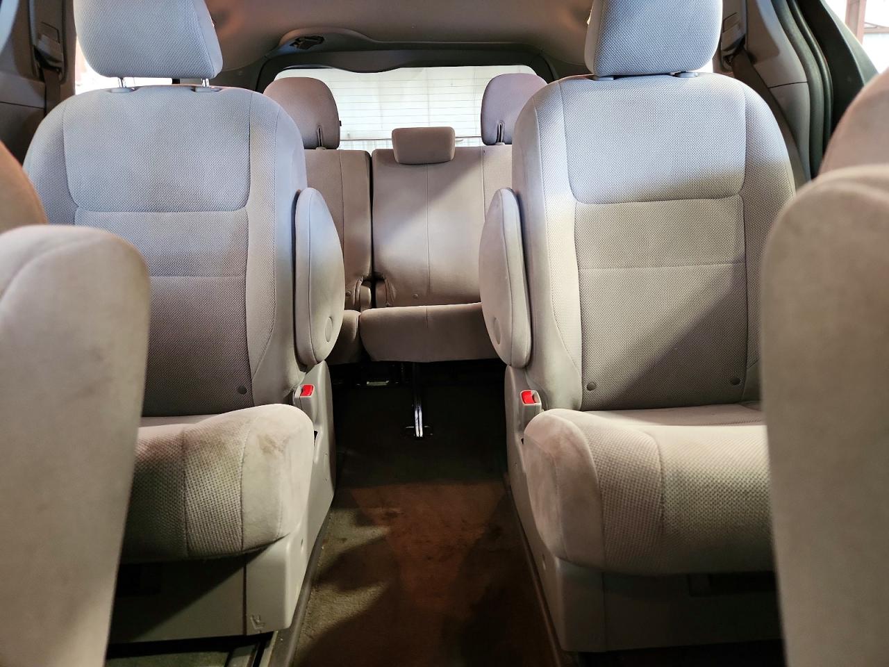 2017 TOYOTA SIENNA L 7-PASSENGER photo 19