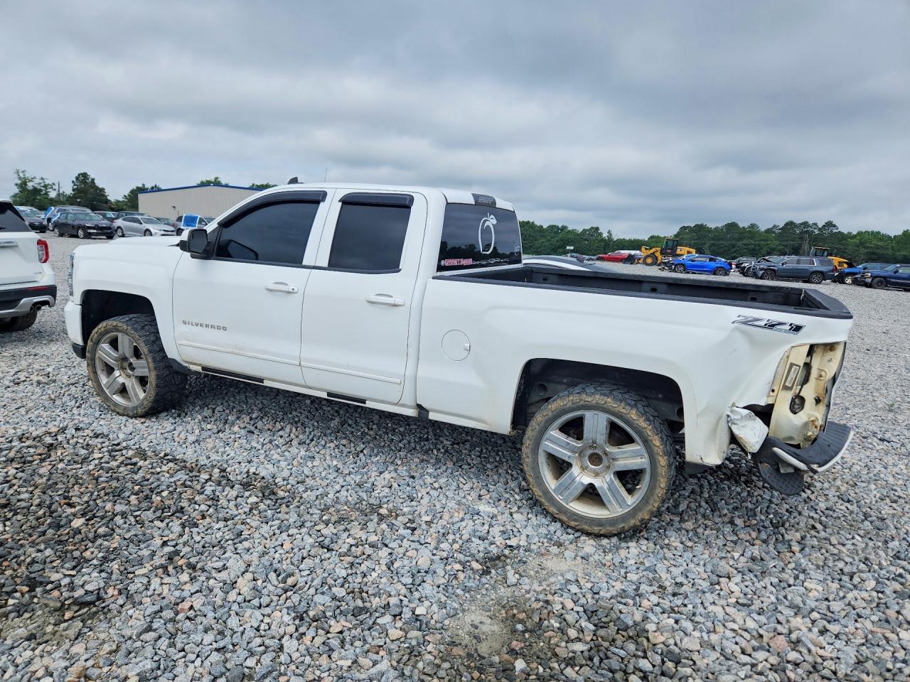 2016 CHEVROLET SILVERADO K1500 LT photo 3