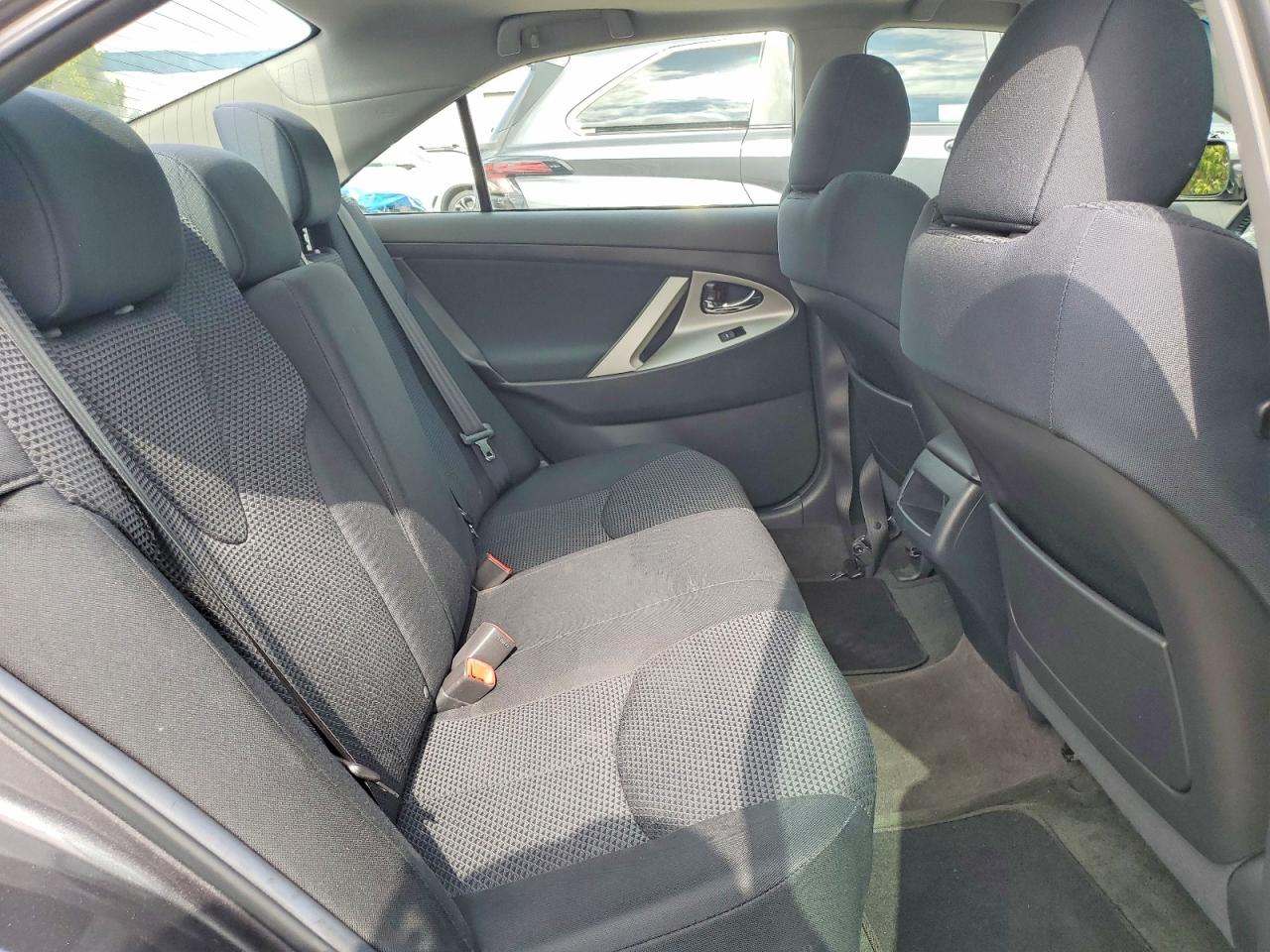 2011 TOYOTA CAMRY SE photo 19