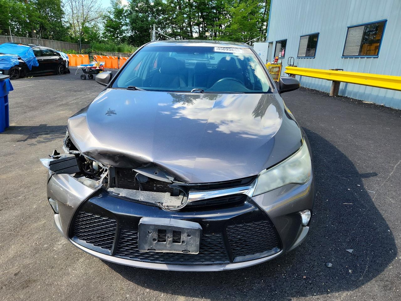 2016 TOYOTA CAMRY SE photo 5