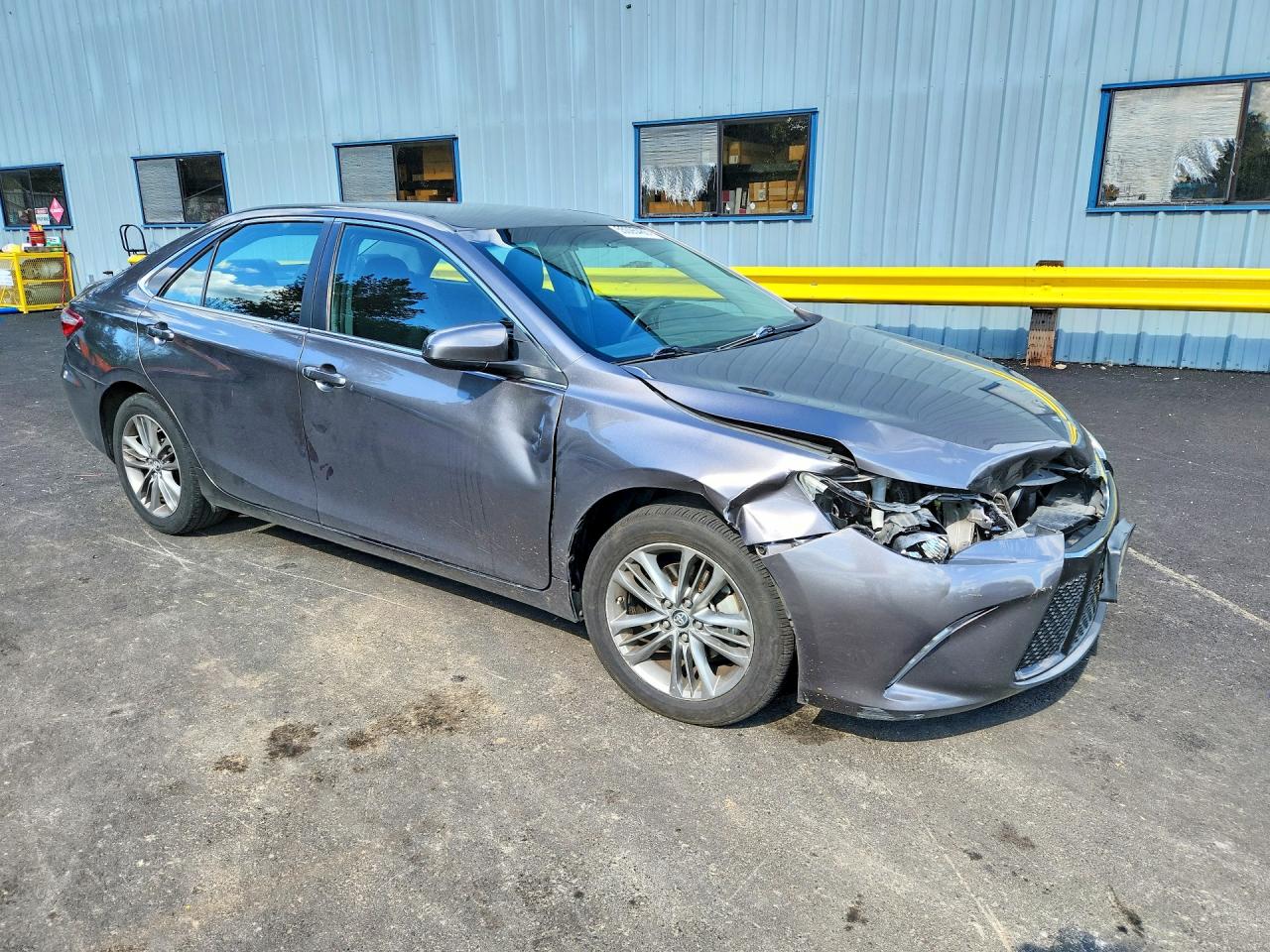 2016 TOYOTA CAMRY SE photo 4
