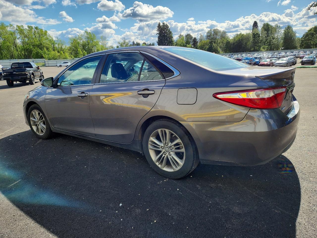 2016 TOYOTA CAMRY SE photo 2