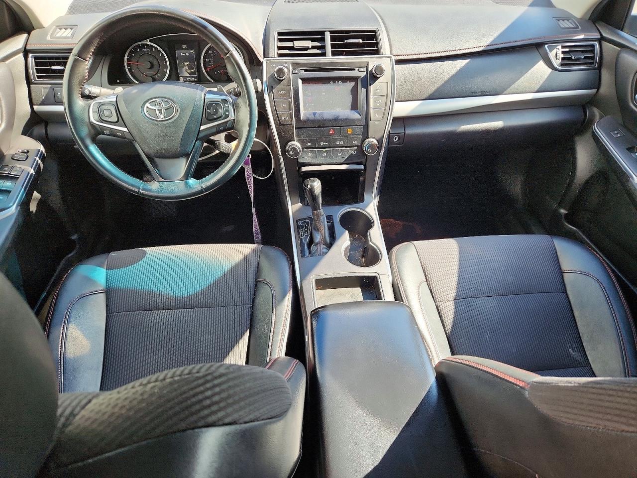2016 TOYOTA CAMRY SE photo 8