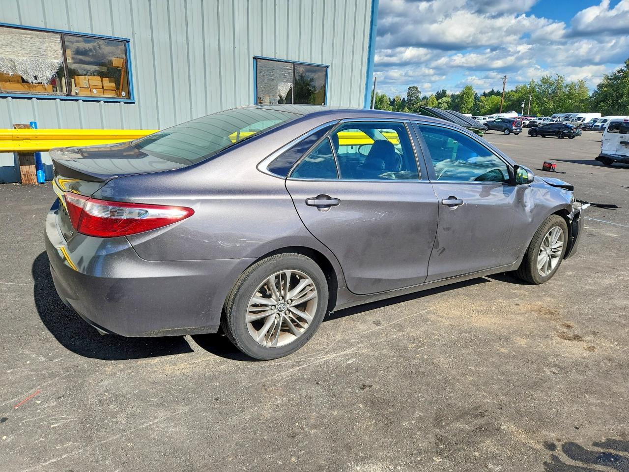 2016 TOYOTA CAMRY SE photo 3