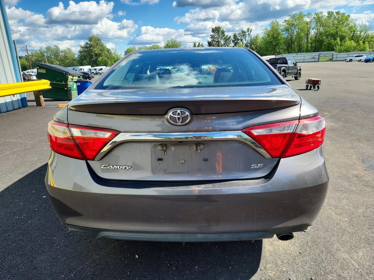 2016 TOYOTA CAMRY SE photo 6