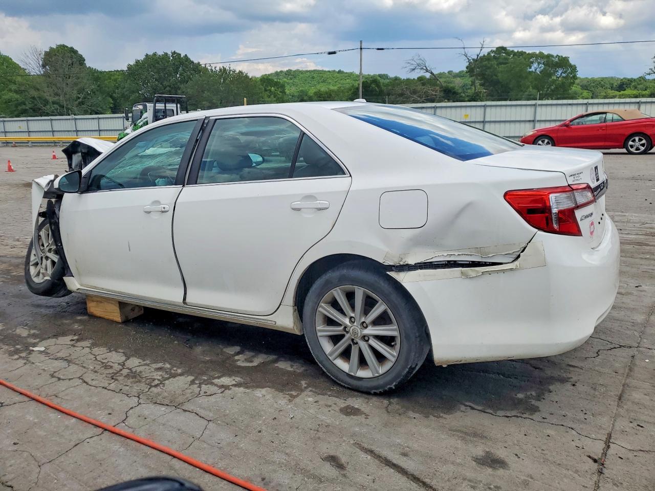2012 TOYOTA CAMRY XLE photo 3