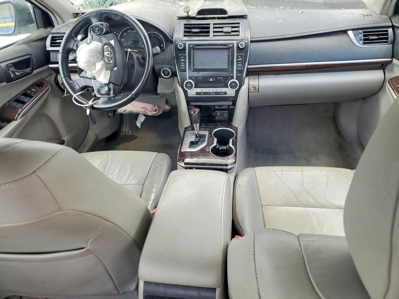 2012 TOYOTA CAMRY XLE photo 15