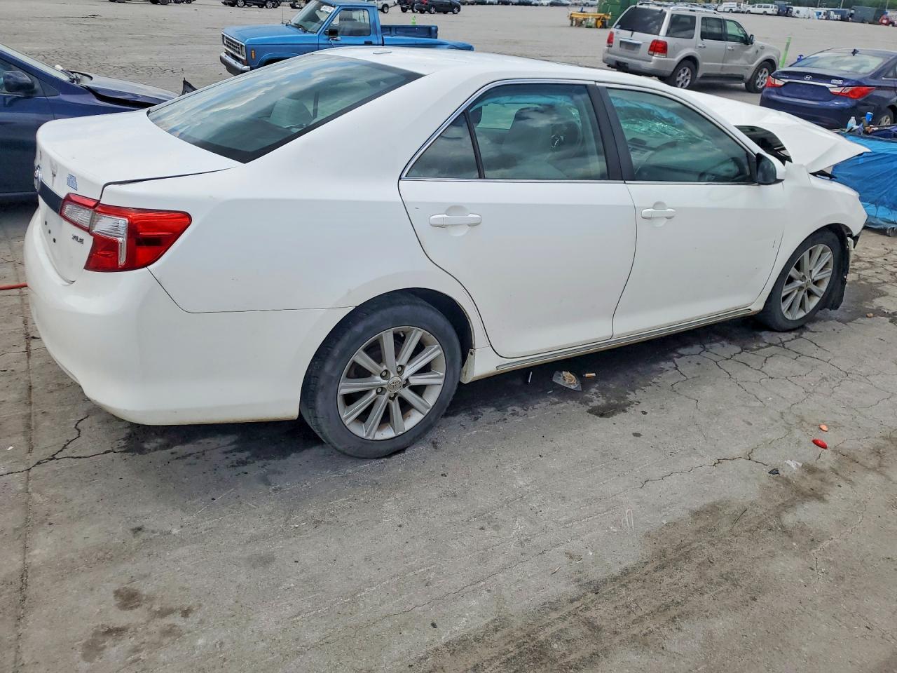 2012 TOYOTA CAMRY XLE photo 5