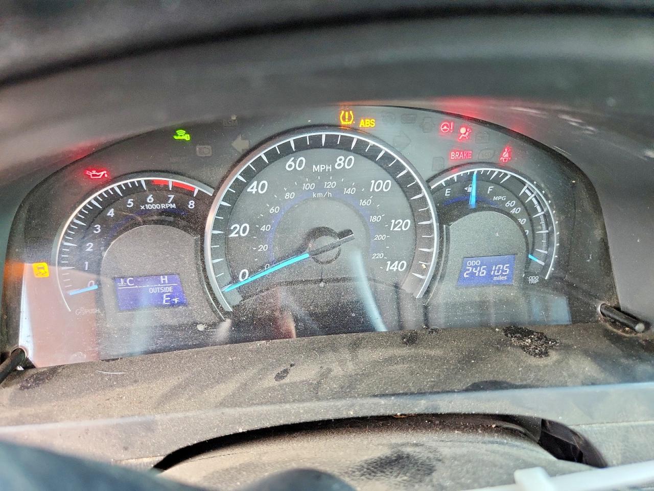 2012 TOYOTA CAMRY XLE photo 17