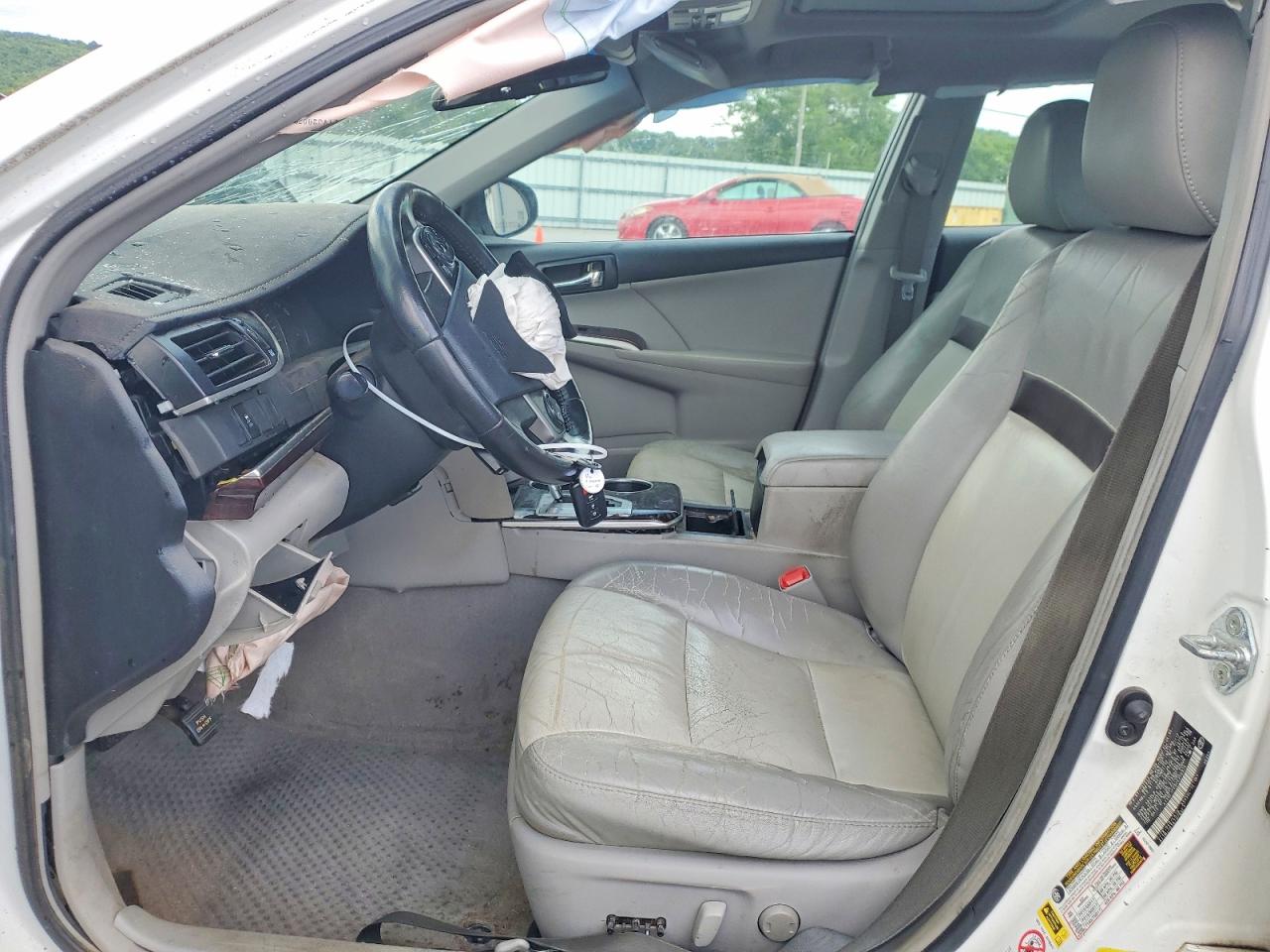 2012 TOYOTA CAMRY XLE photo 13