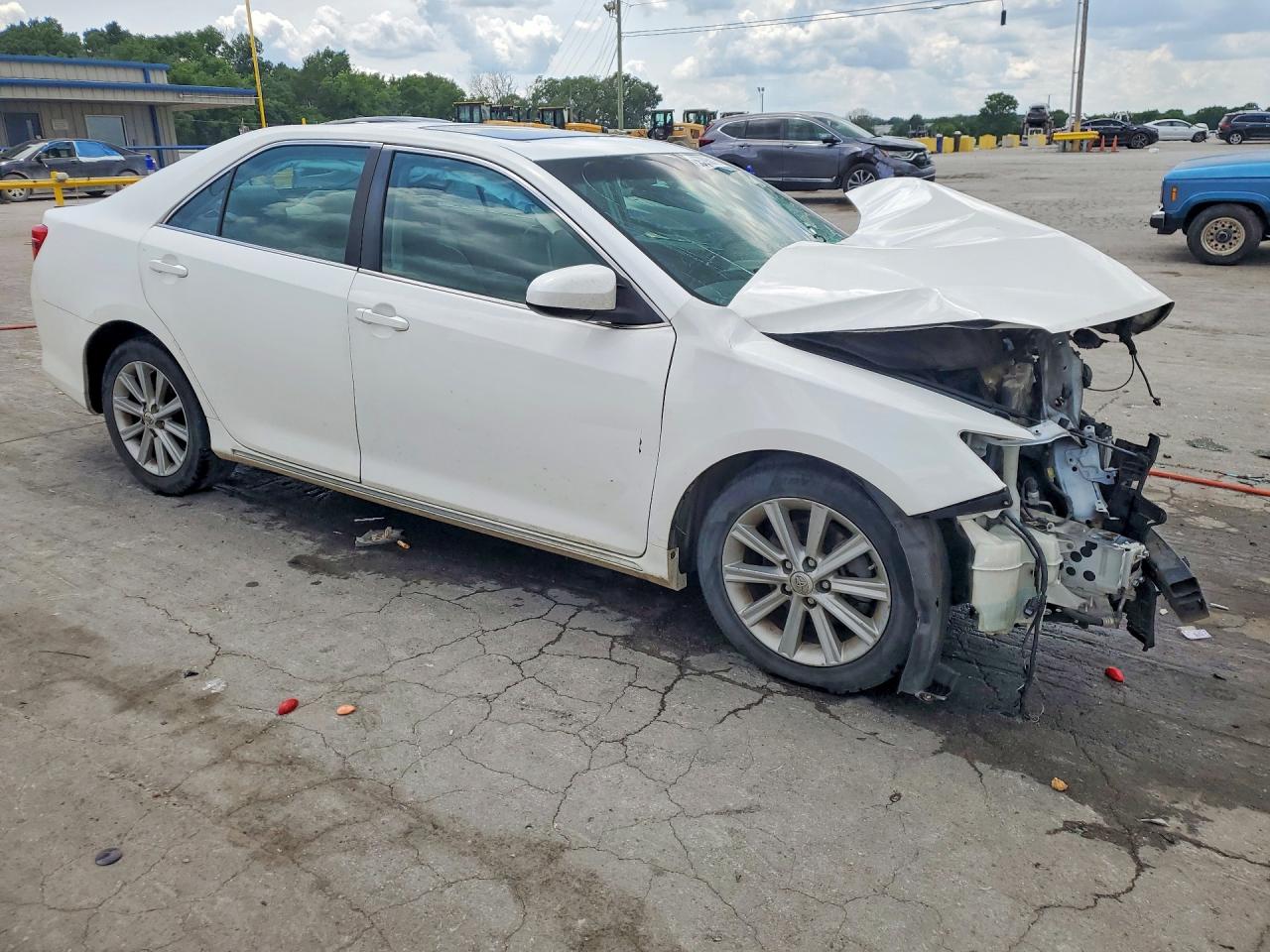 2012 TOYOTA CAMRY XLE photo 7