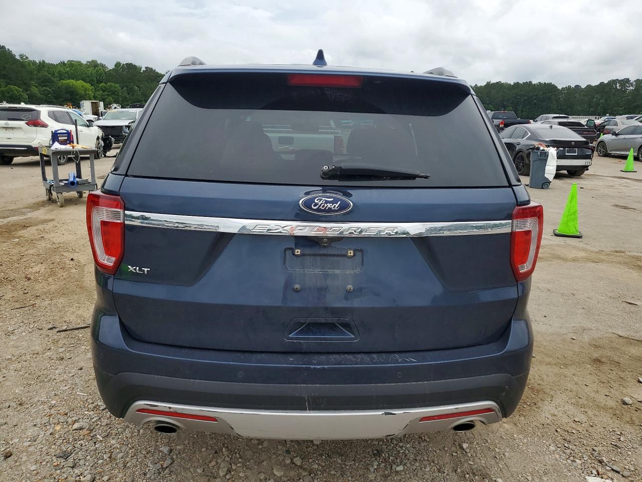 2017 FORD EXPLORER XLT photo 16