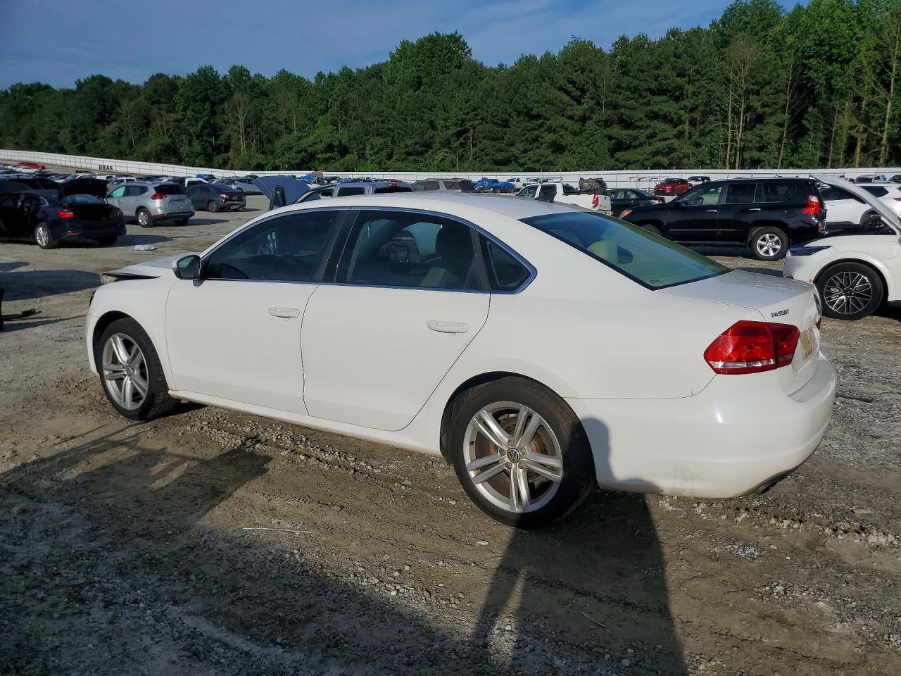 2014 VOLKSWAGEN PASSAT SE photo 3