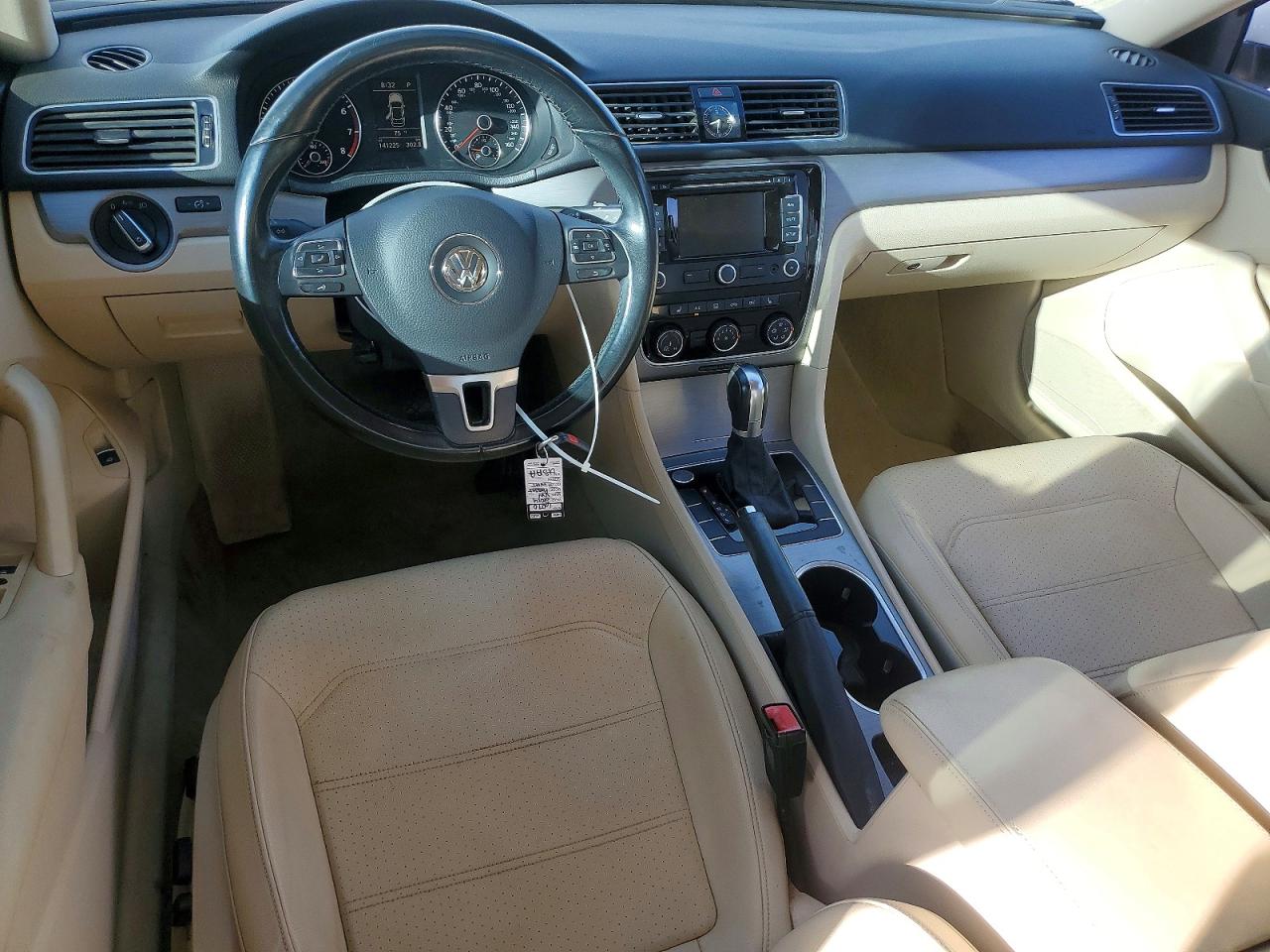 2014 VOLKSWAGEN PASSAT SE photo 15