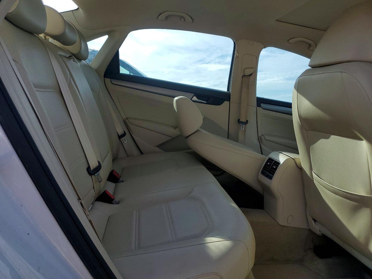 2014 VOLKSWAGEN PASSAT SE photo 19