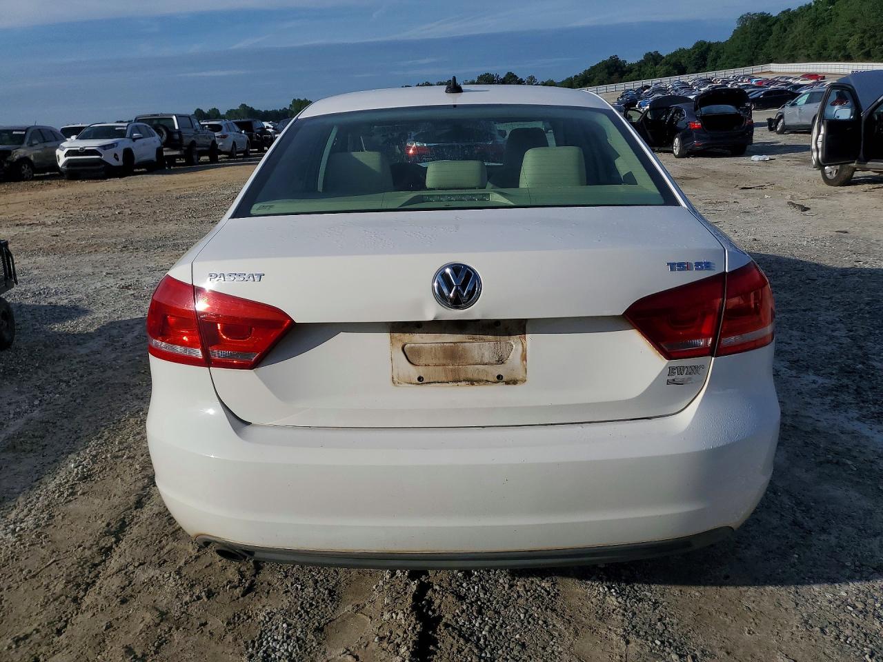 2014 VOLKSWAGEN PASSAT SE photo 11