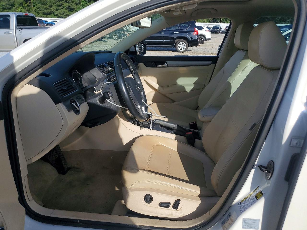 2014 VOLKSWAGEN PASSAT SE photo 13