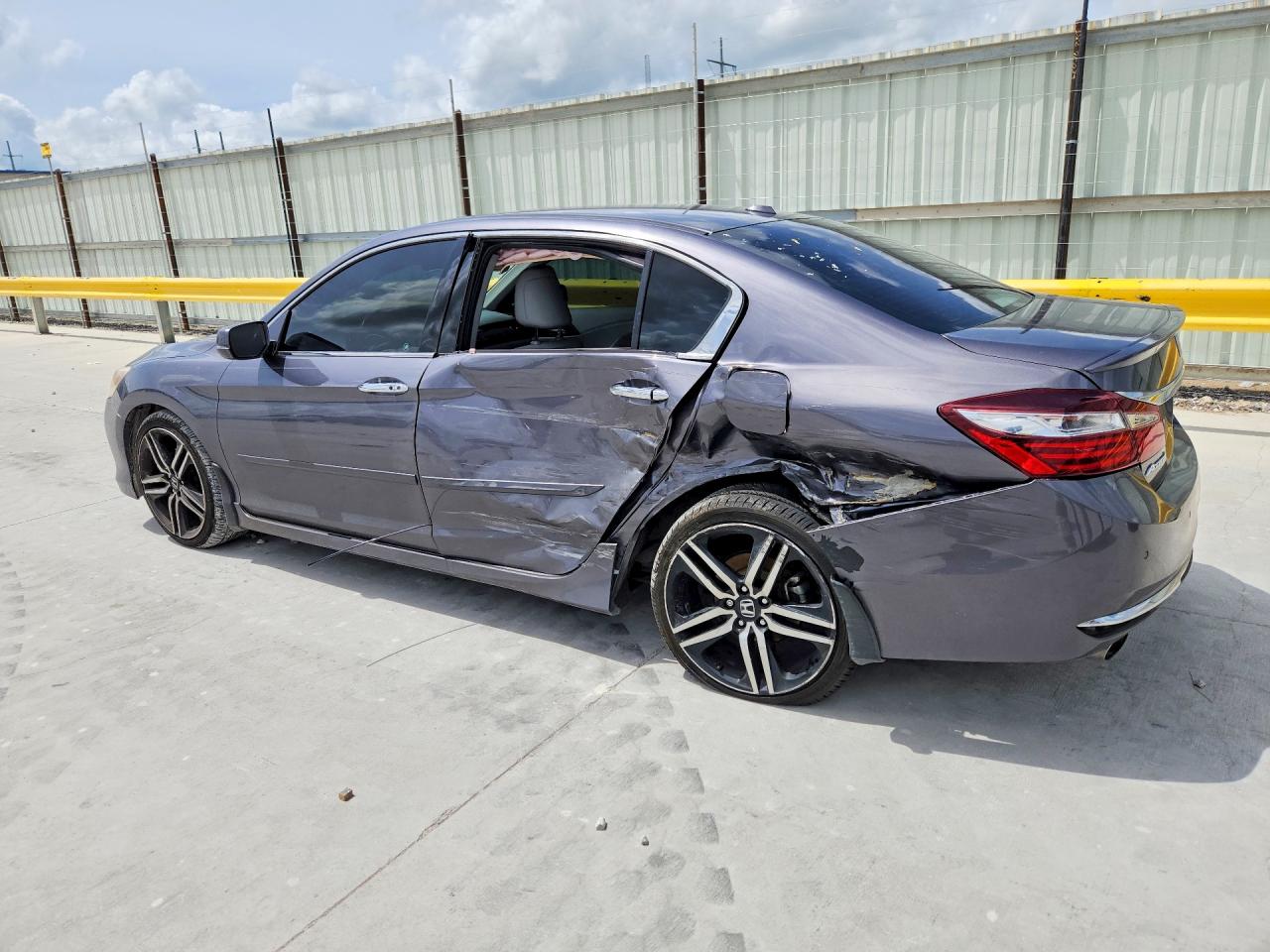 2017 HONDA ACCORD TOURING photo 2