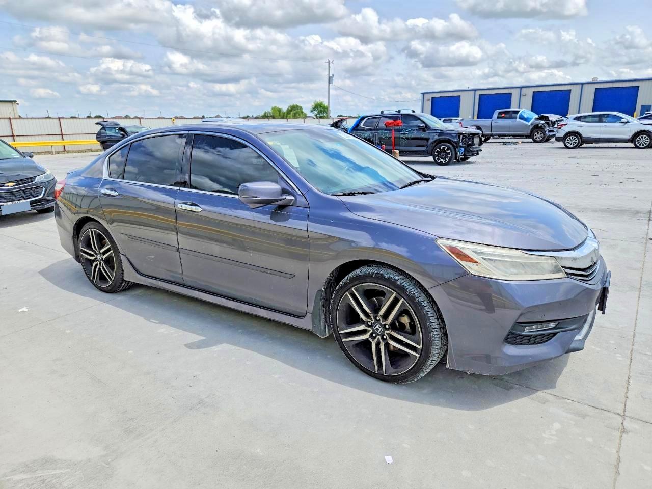 2017 HONDA ACCORD TOURING photo 4